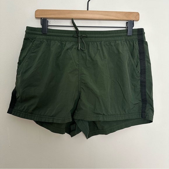 ATHLETA- Expedition Short Tuscan Olive Outdoor Hiking Travel Trail Lightweight - Picture 3 of 9